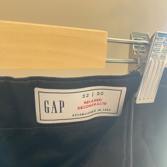 GAP modern khakis in relaxed fit with gapflex - Picture 4 of 4